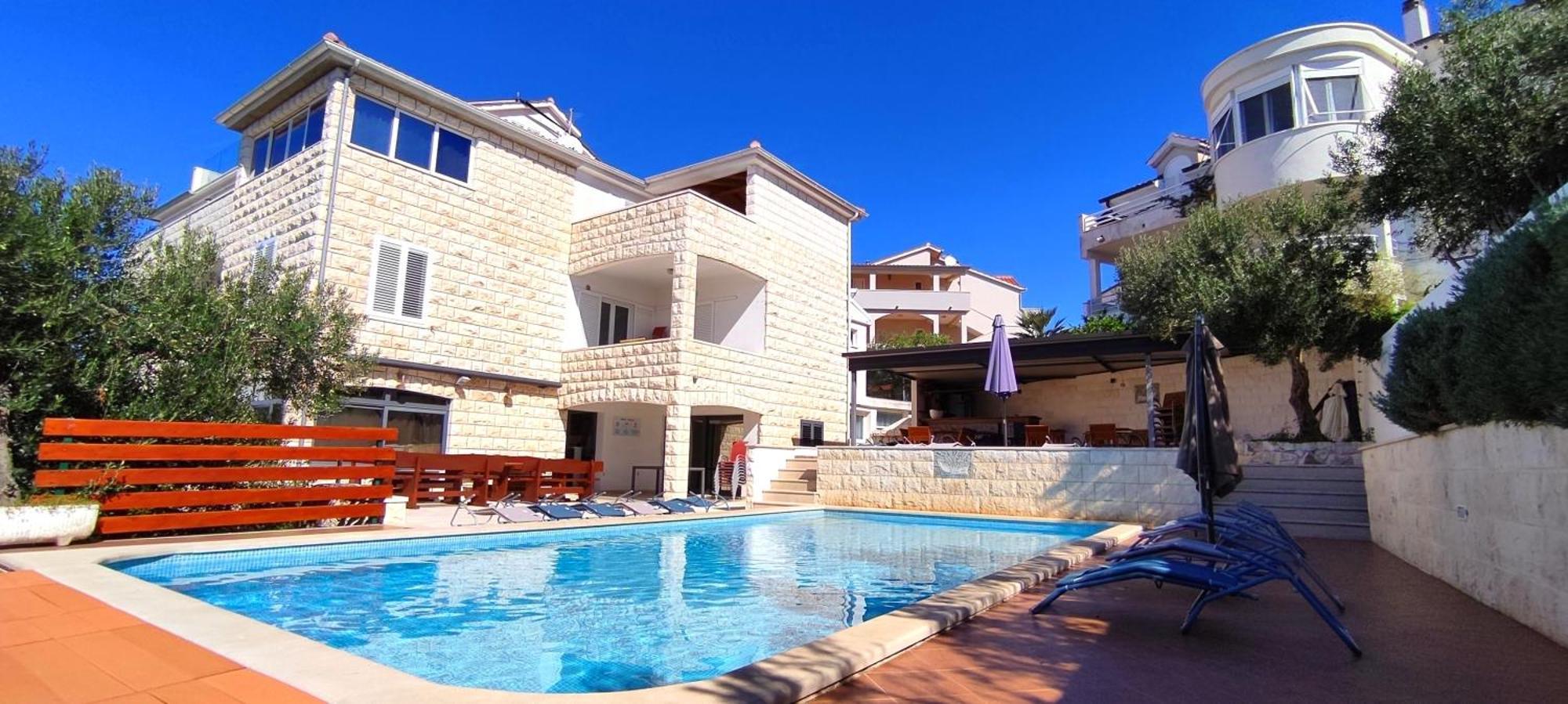 Marijeta Hvar *